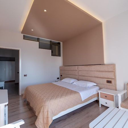 New Heaven Hotel Sarande Ngoại thất bức ảnh